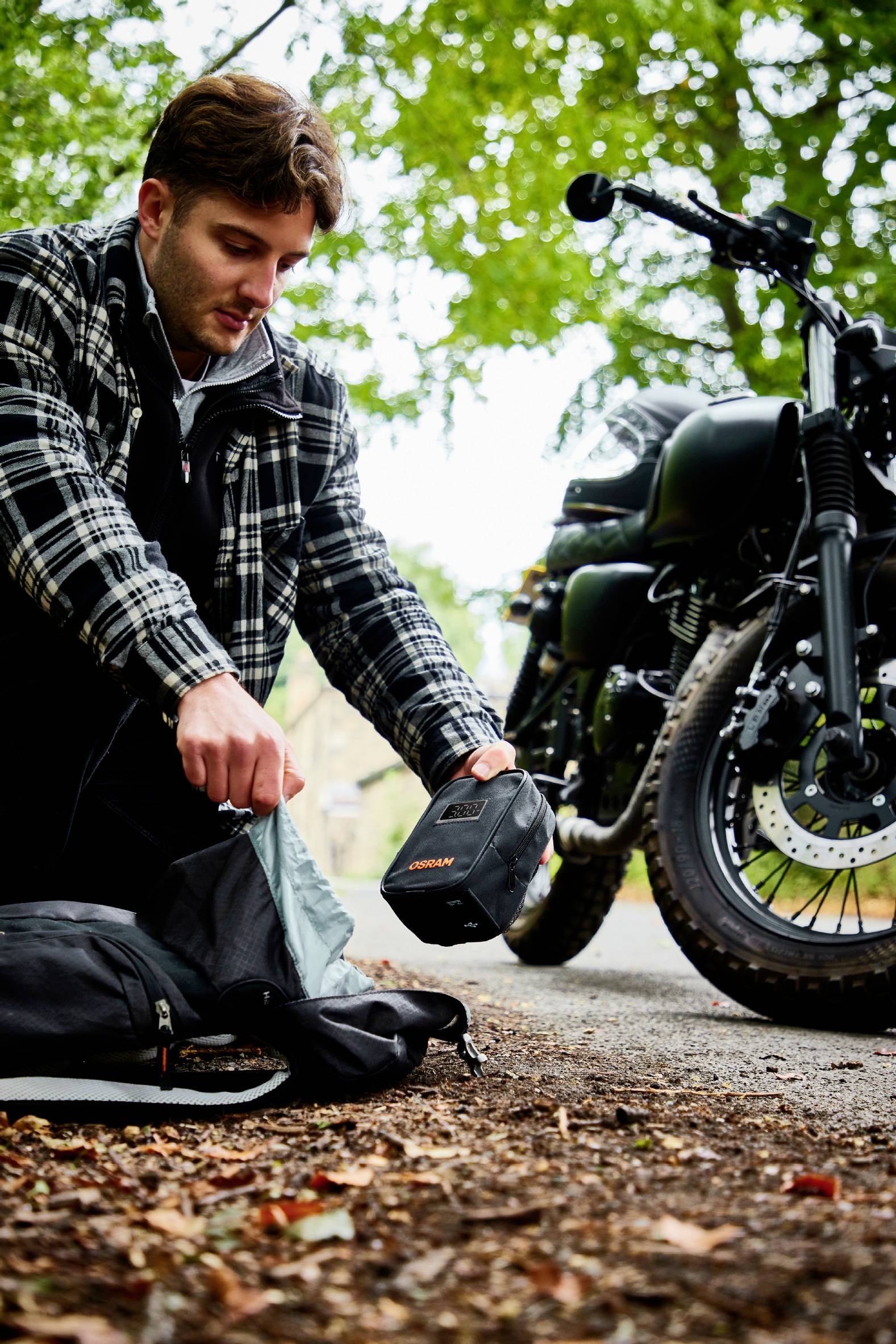 Osram Automotive OTIR4000 Kompressor TYREinflate 4000 8.3 bar Aufbewahrungs-Box/-Tasche, Automatische Abschaltung, mit