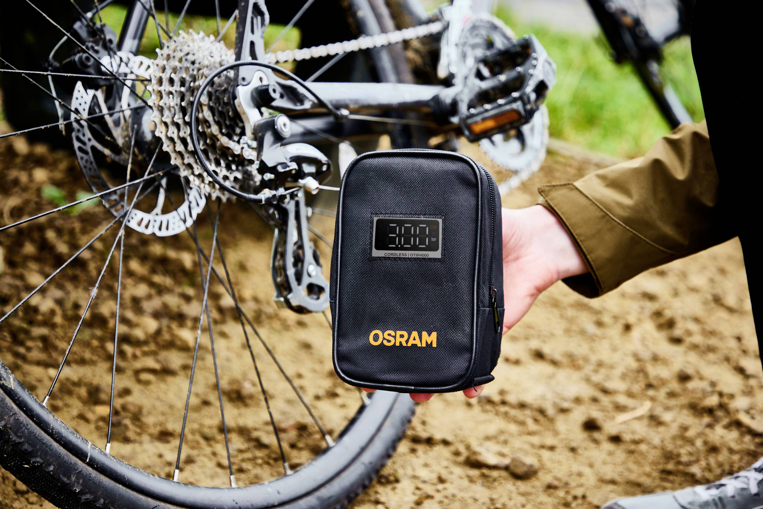 Osram Automotive OTIR4000 Kompressor TYREinflate 4000 8.3 bar Aufbewahrungs-Box/-Tasche, Automatische Abschaltung, mit