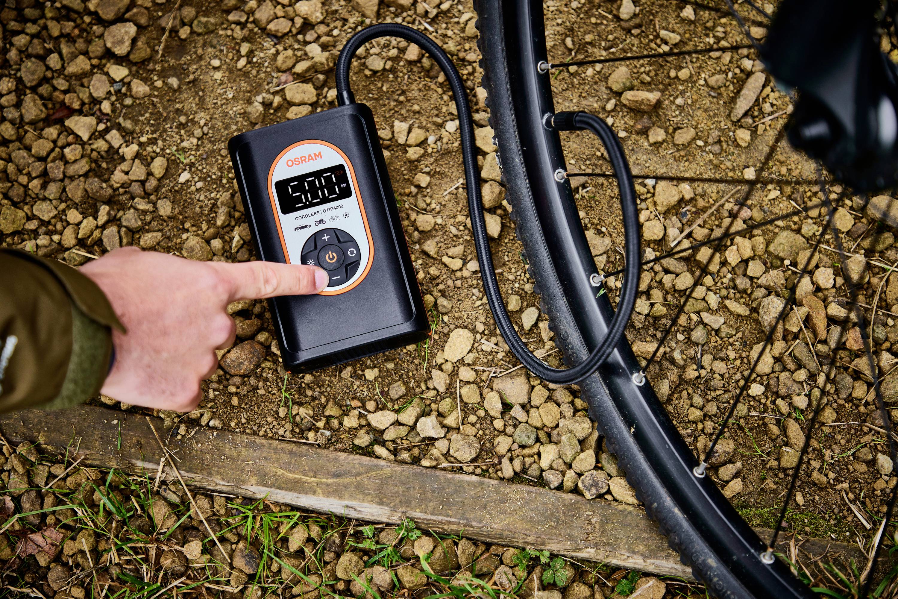 Osram Automotive OTIR4000 Kompressor TYREinflate 4000 8.3 bar Aufbewahrungs-Box/-Tasche, Automatische Abschaltung, mit