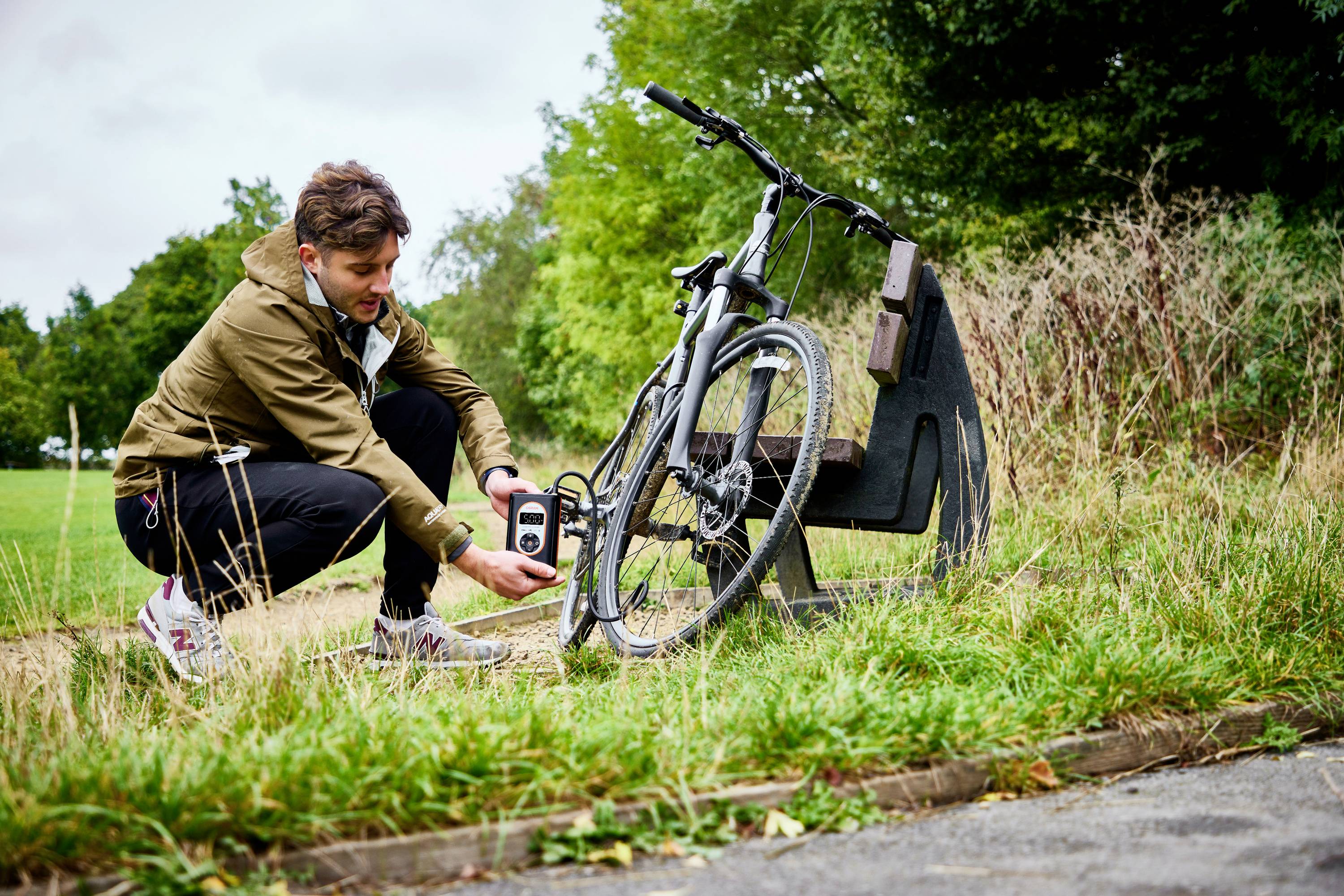 Osram Automotive OTIR4000 Kompressor TYREinflate 4000 8.3 bar Aufbewahrungs-Box/-Tasche, Automatische Abschaltung, mit