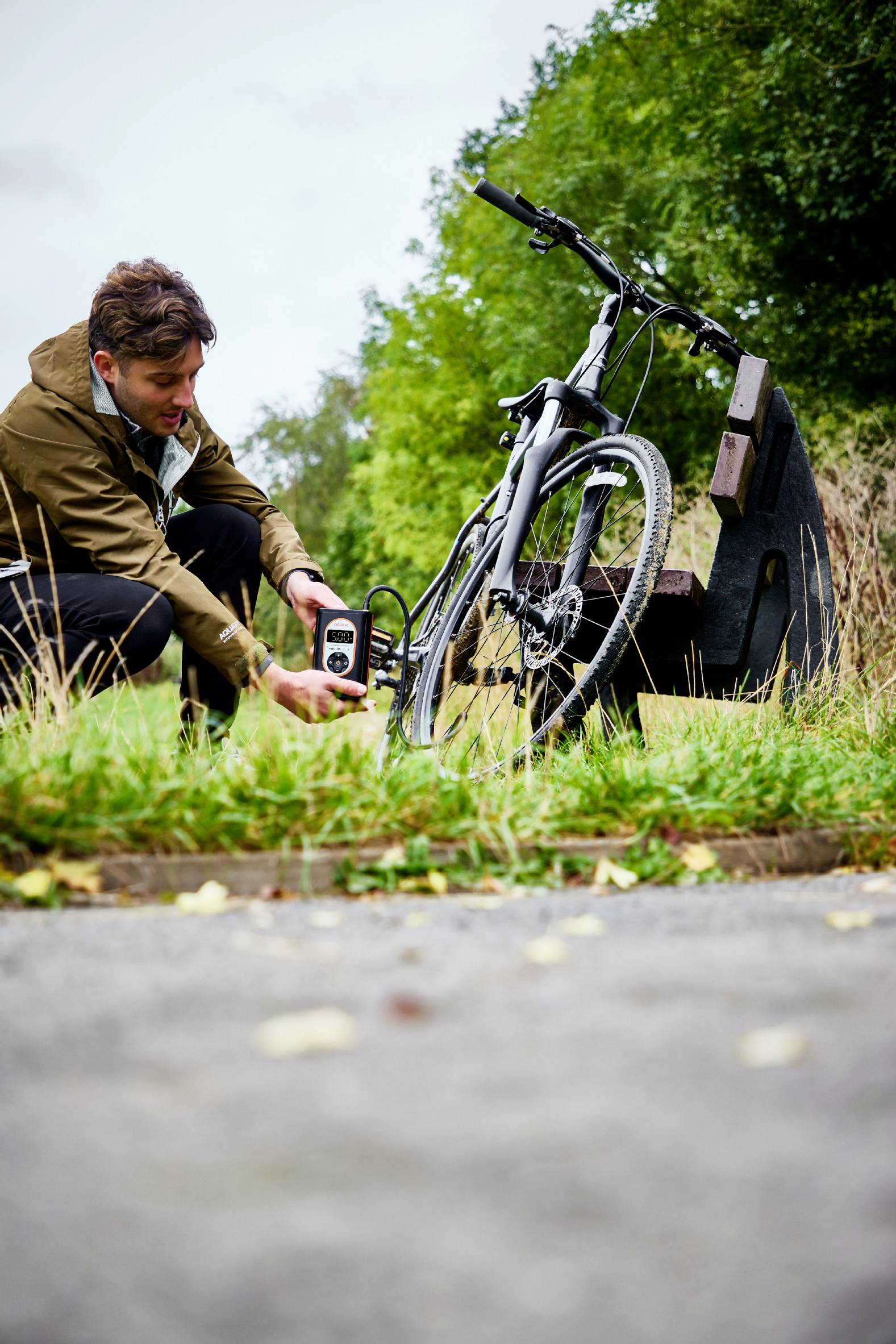 Osram Automotive OTIR4000 Kompressor TYREinflate 4000 8.3 bar Aufbewahrungs-Box/-Tasche, Automatische Abschaltung, mit