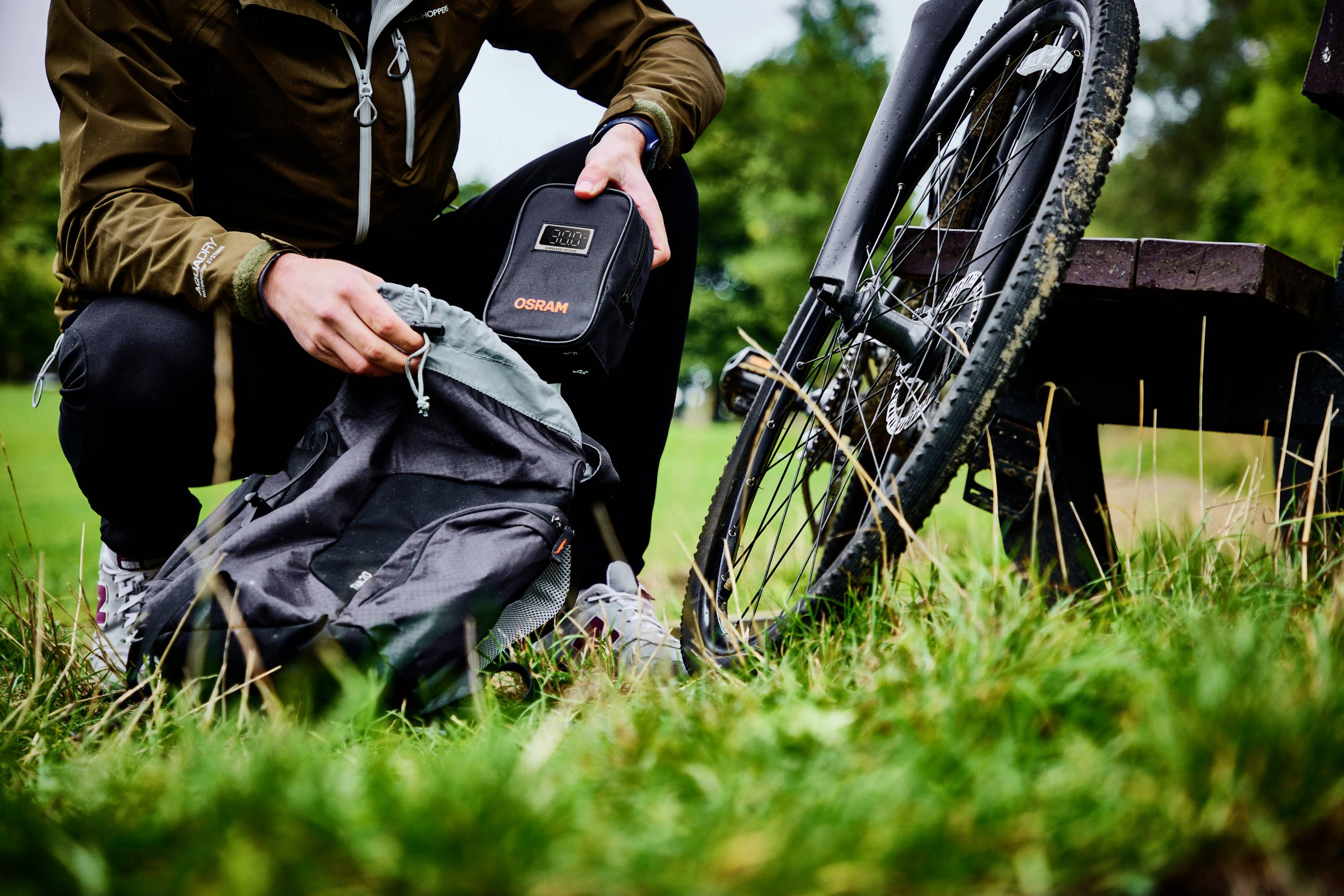 Osram Automotive OTIR4000 Kompressor TYREinflate 4000 8.3 bar Aufbewahrungs-Box/-Tasche, Automatische Abschaltung, mit