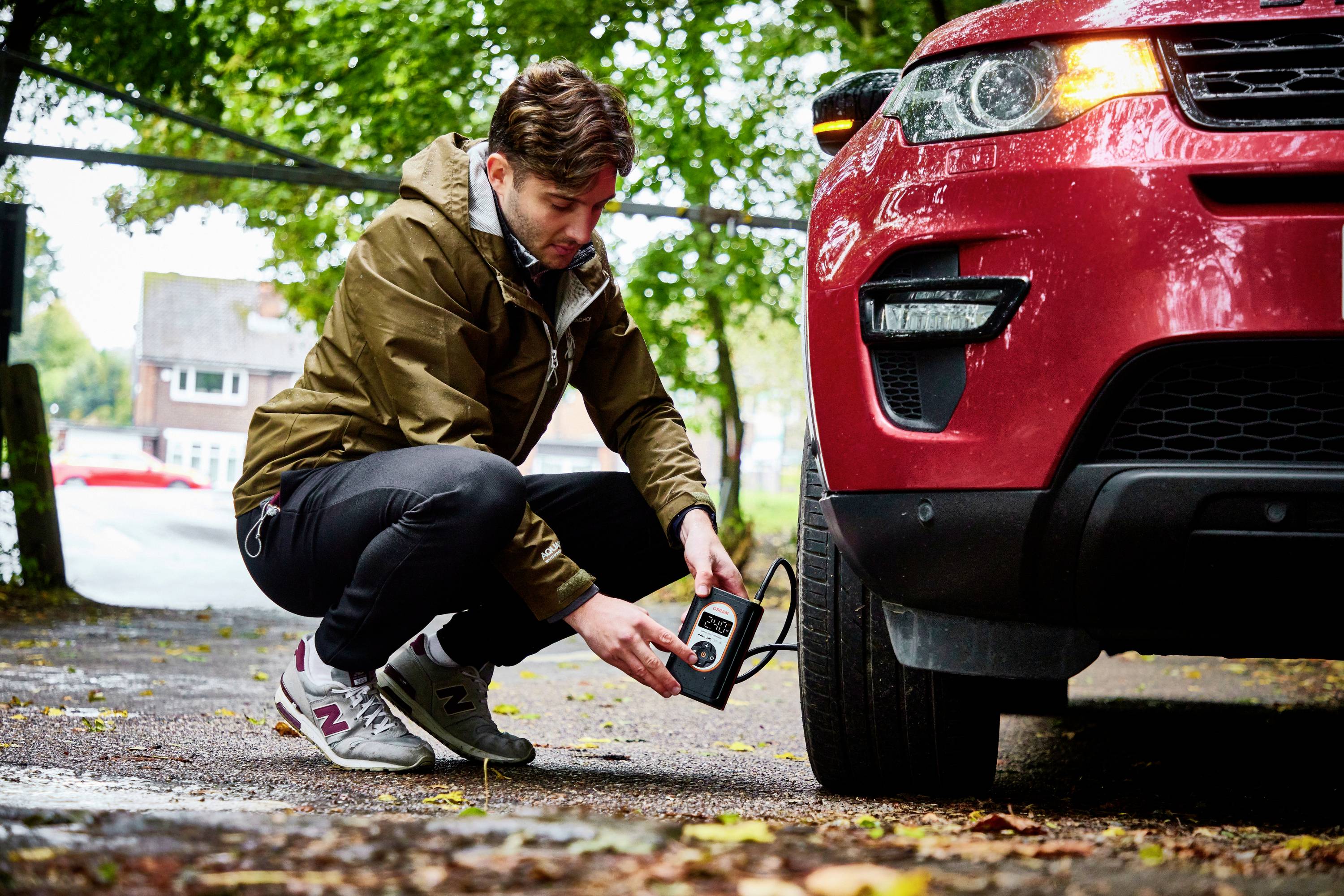 Osram Automotive OTIR4000 Kompressor TYREinflate 4000 8.3 bar Aufbewahrungs-Box/-Tasche, Automatische Abschaltung, mit