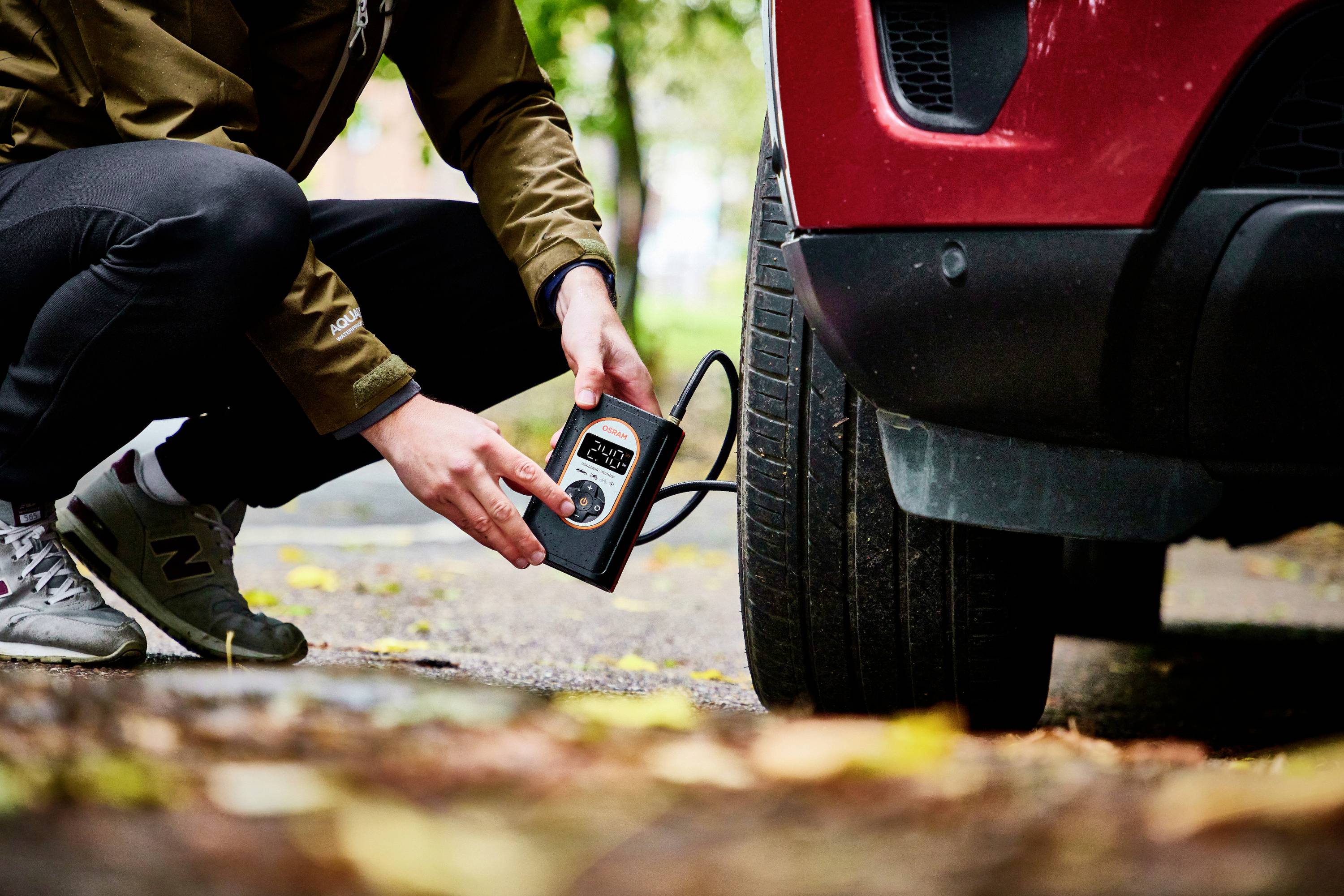 Osram Automotive OTIR4000 Kompressor TYREinflate 4000 8.3 bar Aufbewahrungs-Box/-Tasche, Automatische Abschaltung, mit