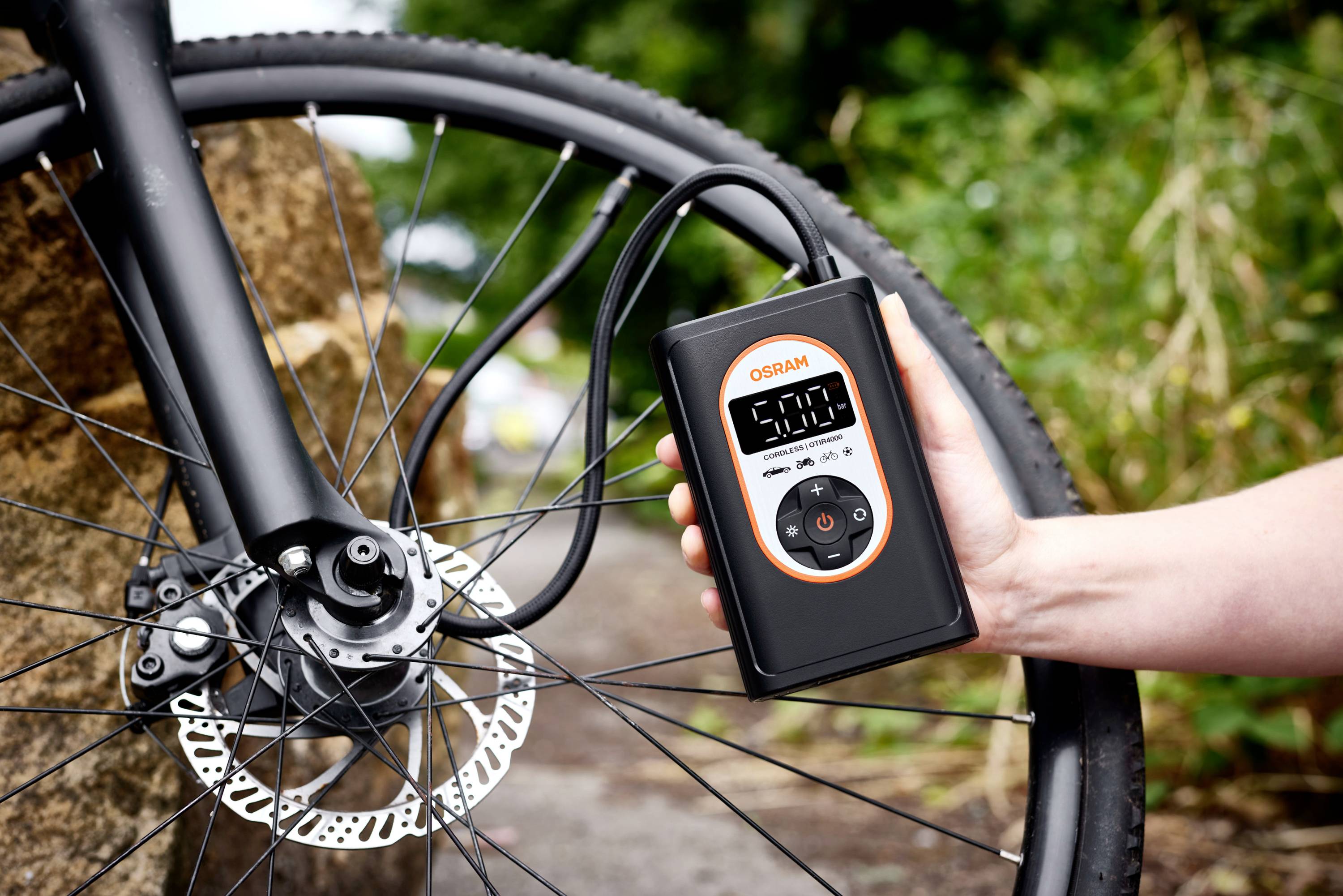 Osram Automotive OTIR4000 Kompressor TYREinflate 4000 8.3 bar Aufbewahrungs-Box/-Tasche, Automatische Abschaltung, mit