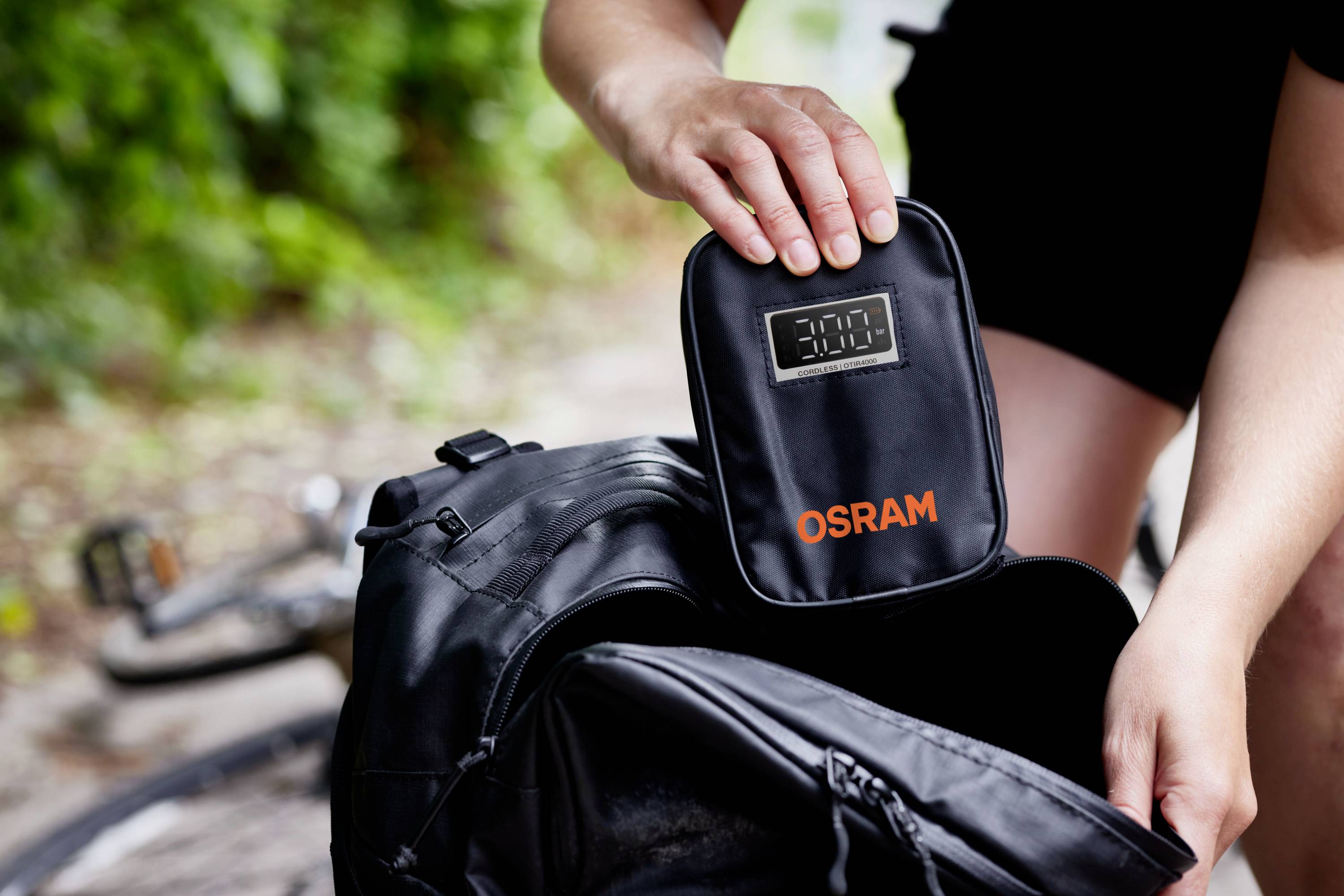 Osram Automotive OTIR4000 Kompressor TYREinflate 4000 8.3 bar Aufbewahrungs-Box/-Tasche, Automatische Abschaltung, mit