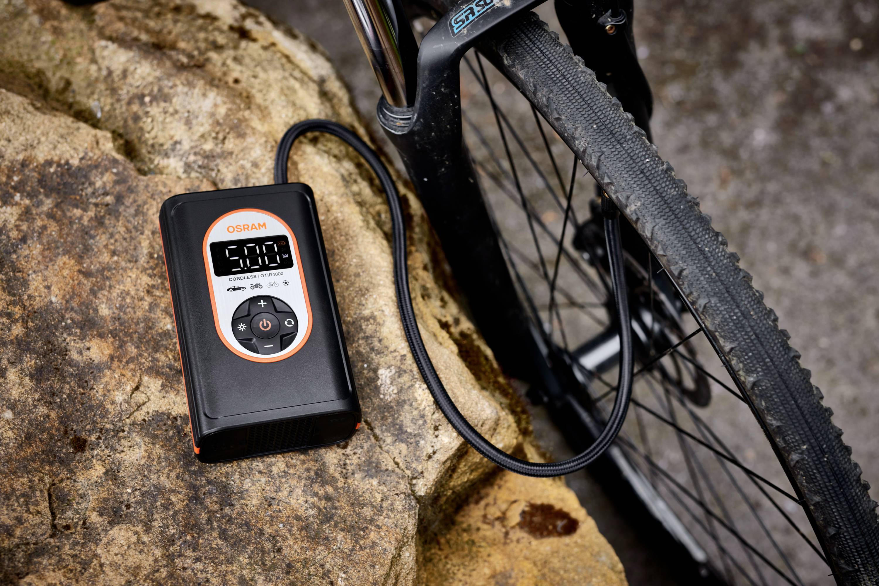 Osram Automotive OTIR4000 Kompressor TYREinflate 4000 8.3 bar Aufbewahrungs-Box/-Tasche, Automatische Abschaltung, mit