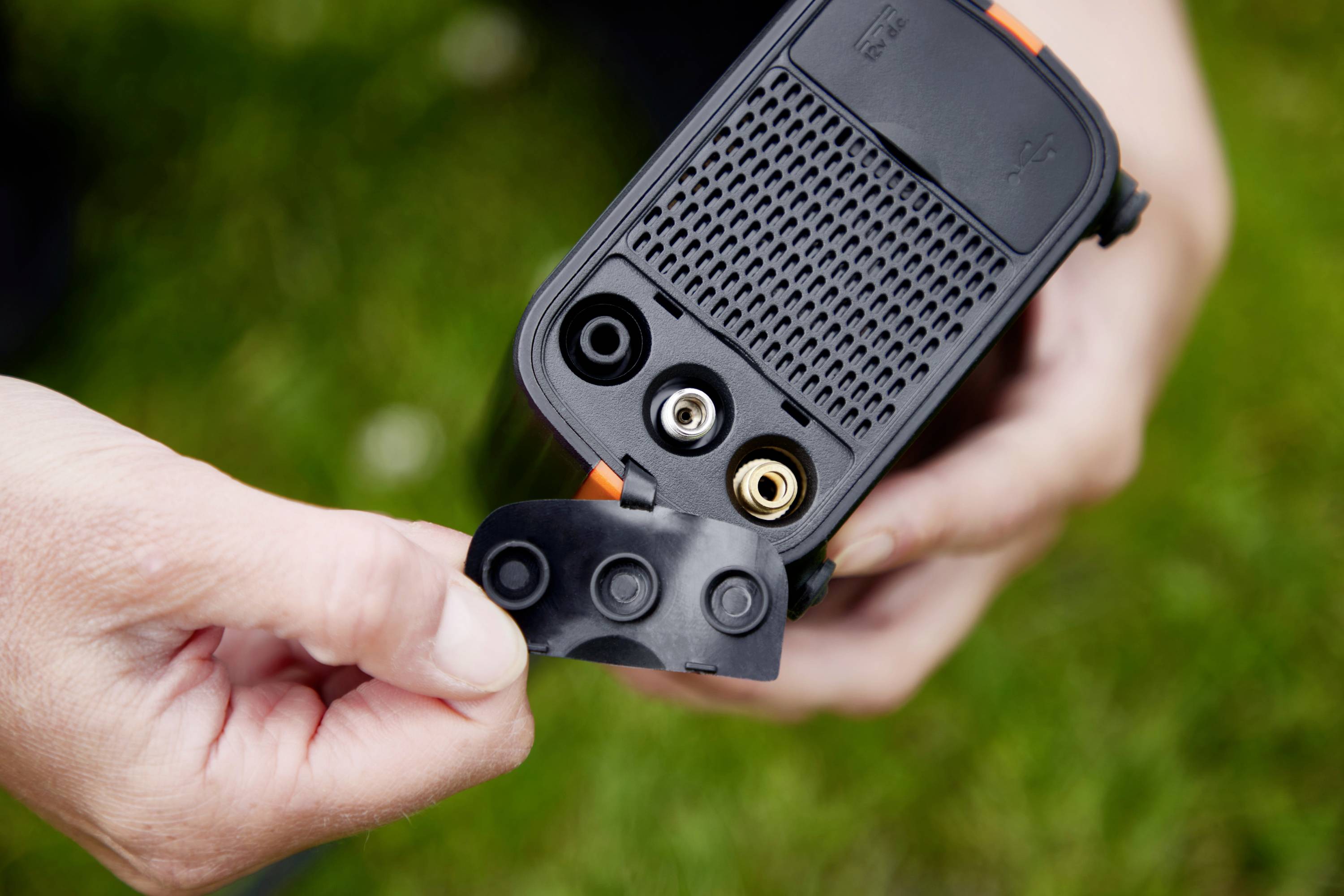 Osram Automotive OTIR4000 Kompressor TYREinflate 4000 8.3 bar Aufbewahrungs-Box/-Tasche, Automatische Abschaltung, mit