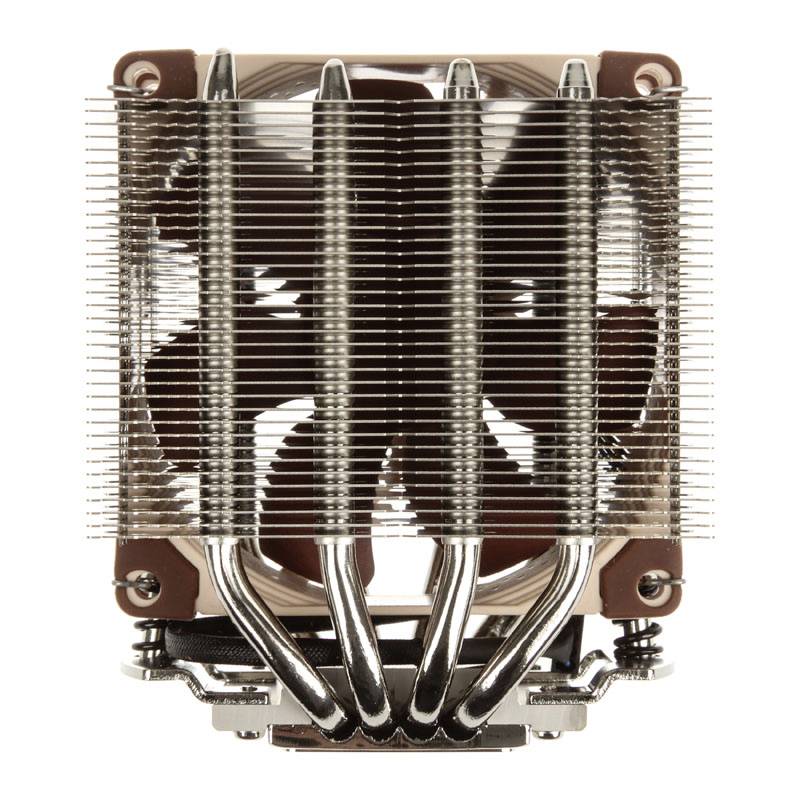 Ein Computer-CPU-Kühler mit mehreren silbernen Kühlrippen und kupferfarbenen Lüfterblättern, zur Wärmeabführung.