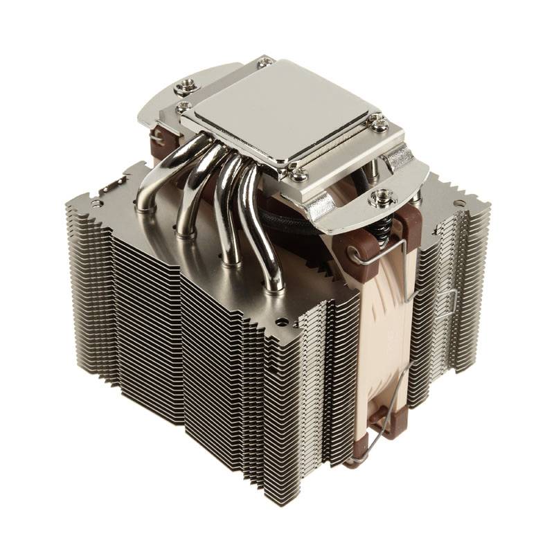 Ein CPU-Kühler mit silbernen Kühlrippen und mehreren Kupfer-Heatpipes zur Wärmeableitung. Geeignet für Computerprozessoren.