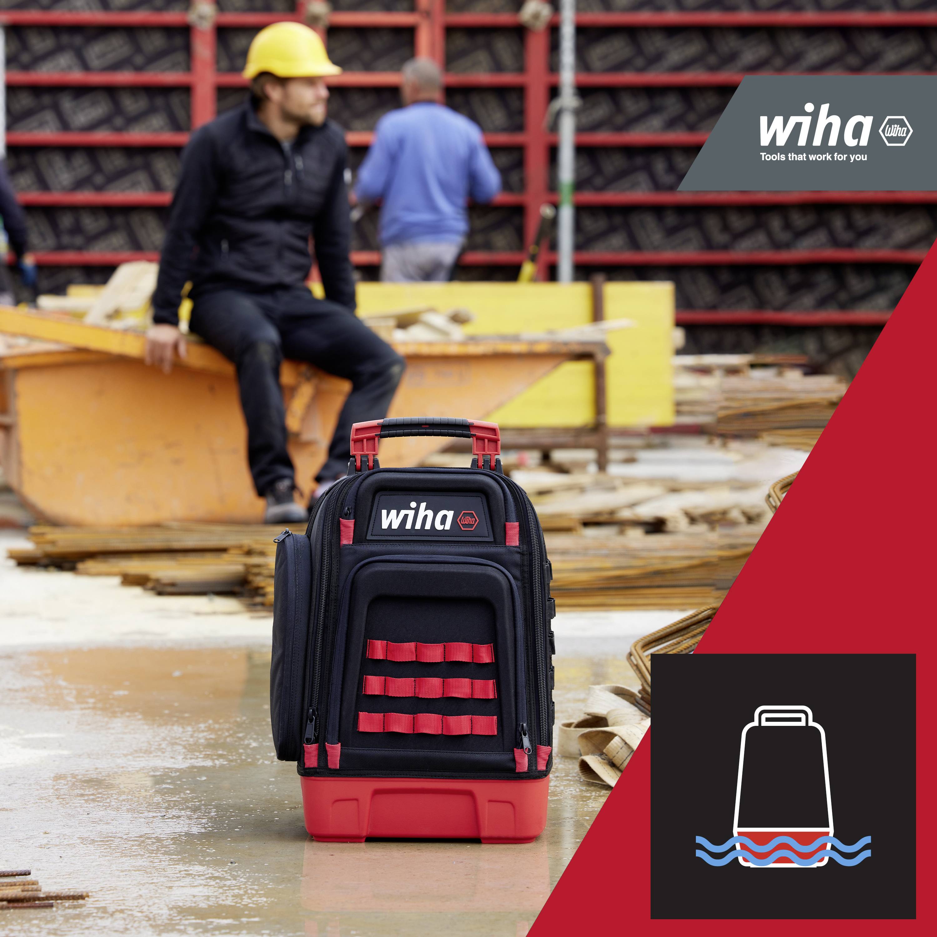 Arbeiter auf Baustelle; im Vordergrund Wiha-Rucksack.