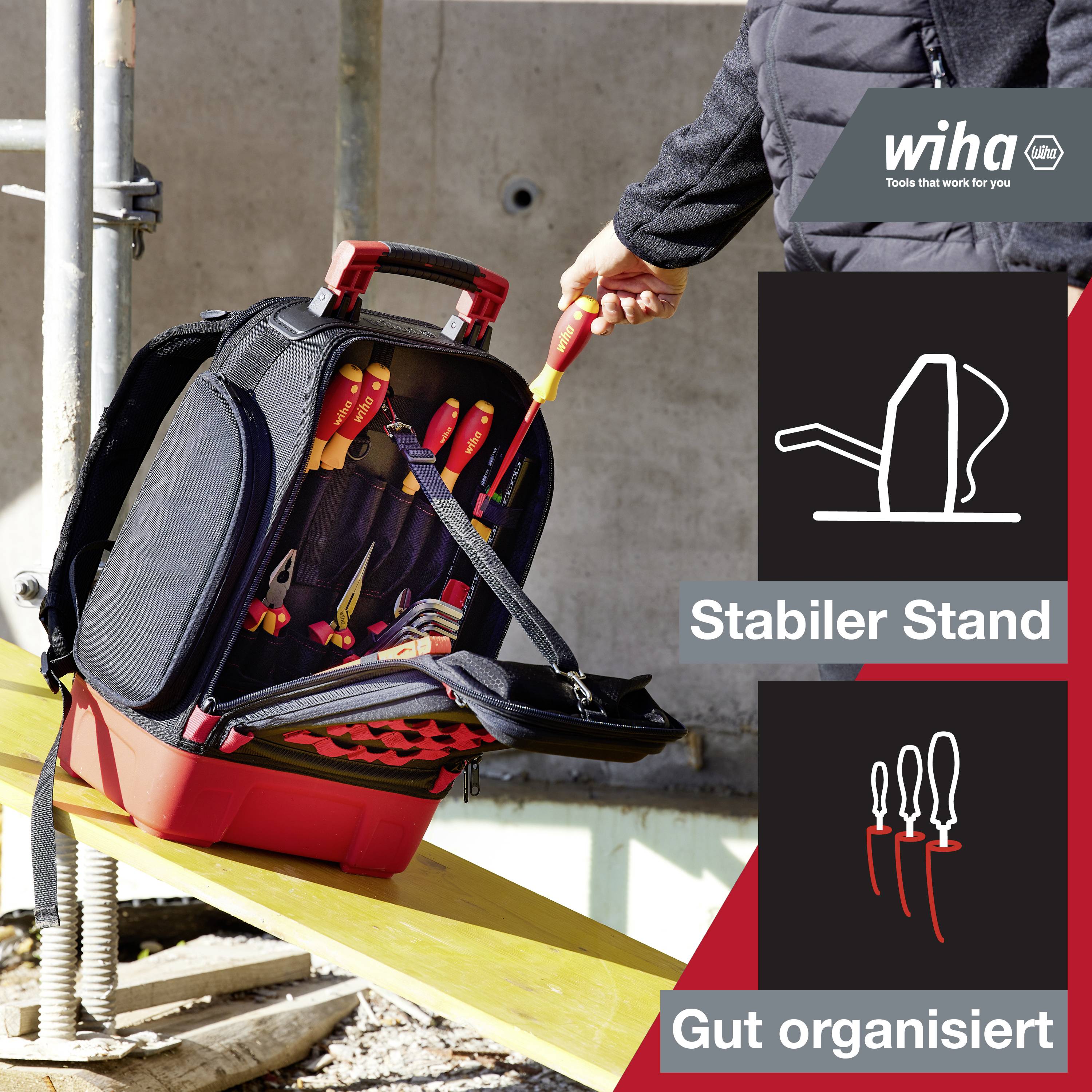 Ein Werkzeugkoffer mit offenem Fach zeigt gut organisierte Werkzeuge auf einer Baustelle. Text: 'Stabiler Stand' und 'Gut organisiert'.