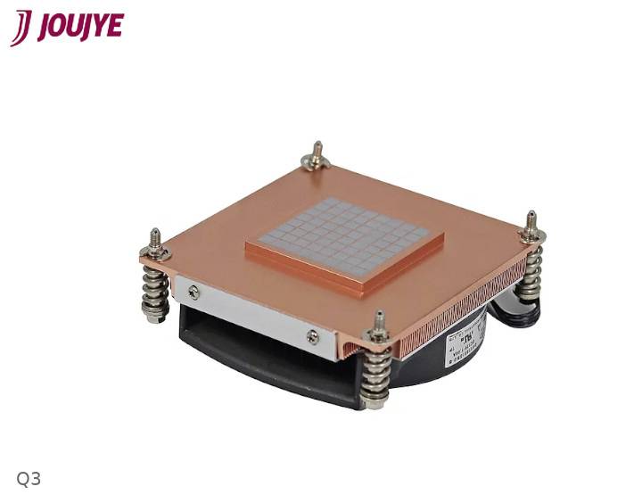 Ein Kühlkörper mit quadratischer Fläche und Befestigungsschrauben. Oben links ist das Logo 'Jouiye' zu sehen.