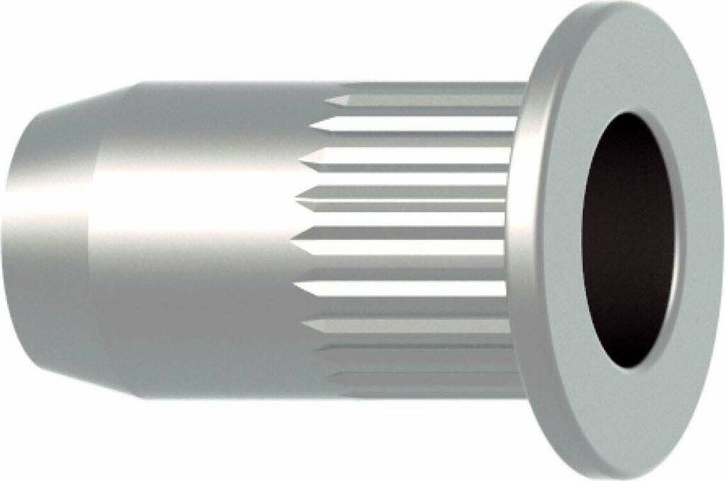 Ein metallischer Niet mit einer zylindrischen Form und einem Bördelkopf, versehen mit vertikalen Rillen entlang des Körpers.