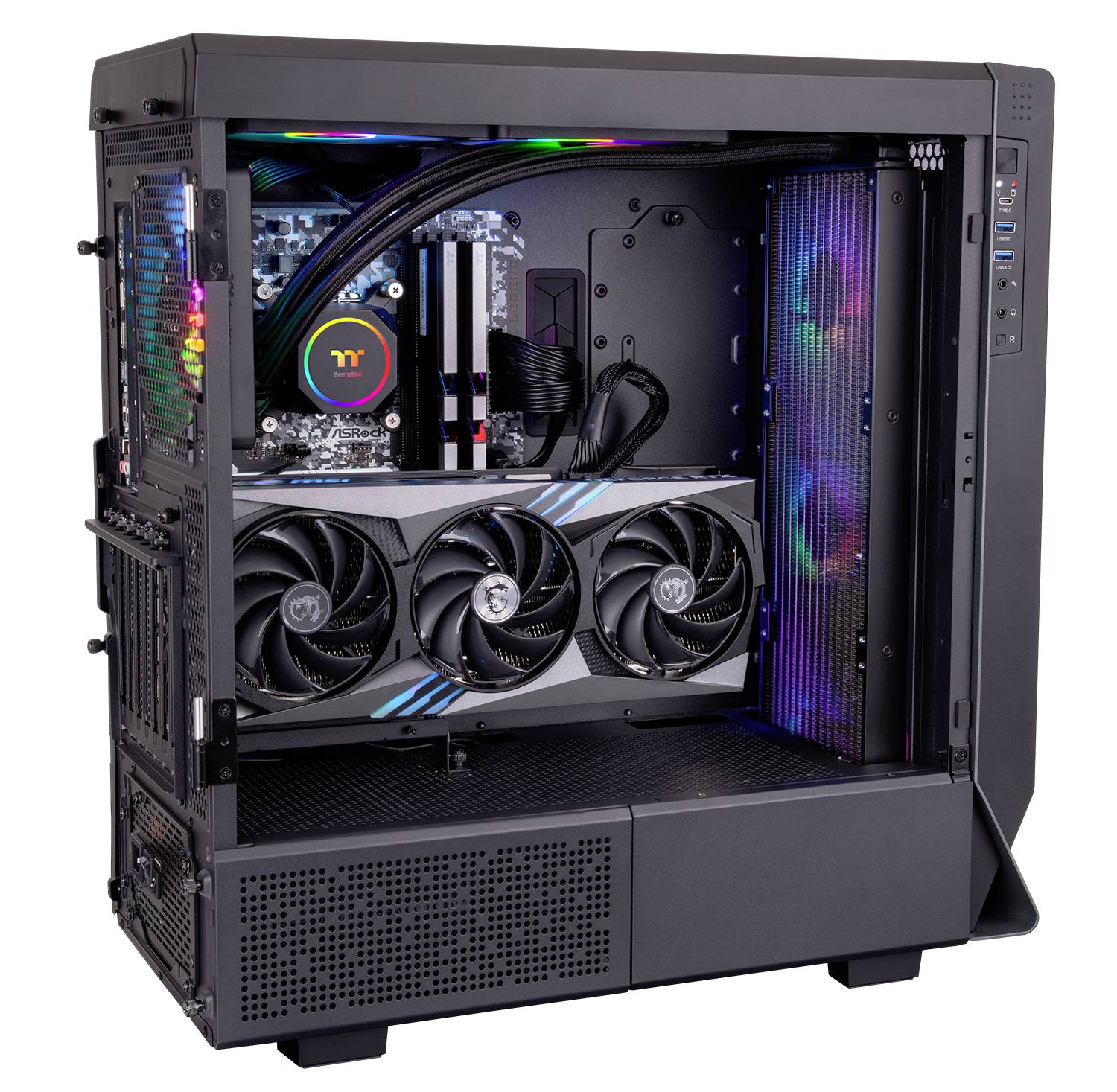 Ein geöffneter Computer zeigt die interne Hardware: Grafikkarte, Lüfter und bunte LED-Beleuchtung in einem schwarzen Gehäuse.