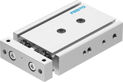 Flacher pneumatischer Zylinder von Festo mit zwei Befestigungslöchern, verwendet für präzise lineare Bewegungsanwendungen.