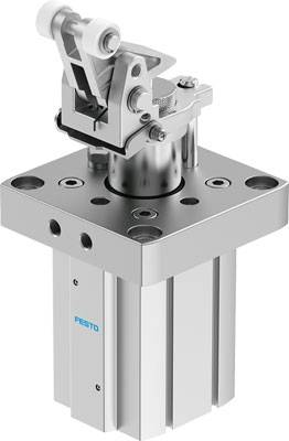 Pneumatischer Zylinder mit Schwenkarm auf einem robusten, silbernen Sockel; geeignet für industrielle Anwendungen.