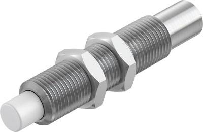 Ein zylindrischer Näherungssensor mit einem Metallgewinde und einer weißen Spitze. Wird zur Erkennung von Objekten verwendet.