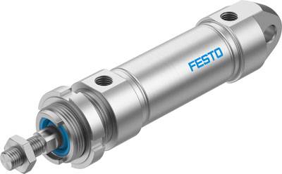Ein silberner Pneumatikzylinder von Festo mit blauer Dichtung und Schraube, geeignet für industrielle Anwendungen.