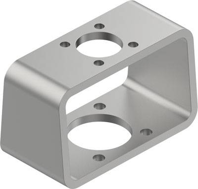 Metallbauteil mit rechteckigem Hohlraum, mehrere Bohrungen oben und unten für Montagezwecke.