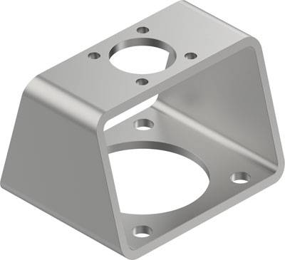 Ein silbernes, metallisches, dreieckiges Bauteil mit zwei großen kreisförmigen Ausschnitten und mehreren kleineren Löchern.