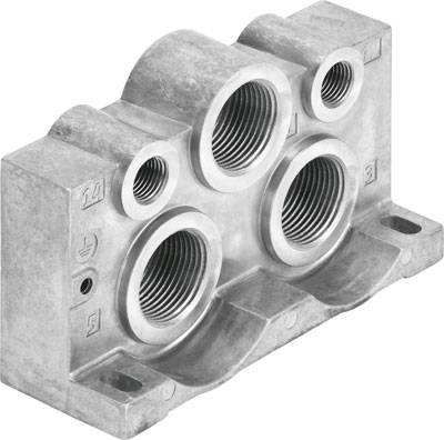 Metallischer Adapterblock mit mehreren Gewindeöffnungen unterschiedlicher Größe, wahrscheinlich für industrielle oder mechanische Anwendungen.