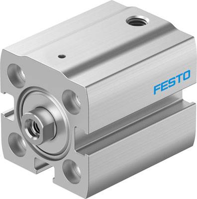 Ein kompakter pneumatischer Zylinder von Festo, silberfarben, mit blauen Beschriftungen, geeignet für Automatisierungslösungen.