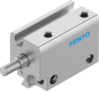 Ein pneumatischer Zylinder der Marke Festo, kompakte Bauweise mit Befestigungslöchern und sichtbarer Kolbenstange.