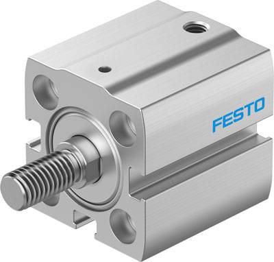 Silberner pneumatischer Zylinder mit blauer 'Festo'-Aufschrift. Der Zylinder hat einen zentralen Gewindestab und mehrere Montageöffnungen.