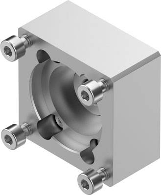 Metallblock mit zylindrischer Aussparung und vier Schrauben an den Ecken, möglicherweise ein Maschinenteil oder Gehäusekomponente.