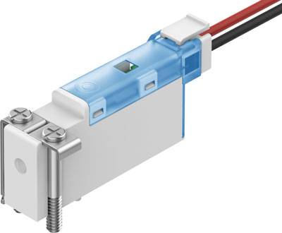 Elektrischer Schalter mit blauem Gehäuse und zwei Schrauben zur Befestigung. Zwei Kabel zur Stromversorgung angeschlossen.