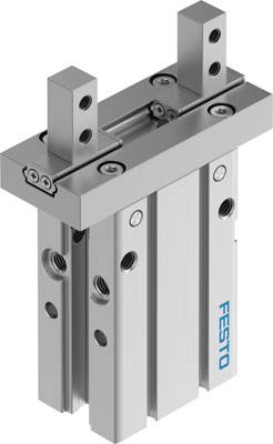Pneumatischer Greifer in silberner Farbe mit zwei stabilen Greifbacken für industrielle Anwendungen. Markenname 'Festo' rechts sichtbar.