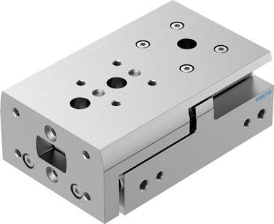 Eine silberne pneumatische Linearführung in rechteckiger Form mit mehreren Schraubenlöchern, geeignet für präzise Bewegungssteuerung.
