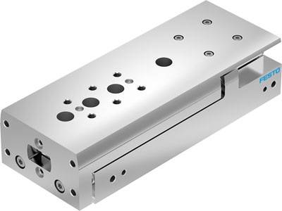 Aluminium Zylinder mit mehreren Bohrungen und Schraubenlöchern, Oberflächenoptik gebürstet, Marke 'Festo'.