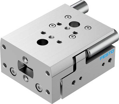 Metallischer pneumatischer Greifer mit mehreren Schraublöchern, Zylinder und Festo-Logo auf der Seite.
