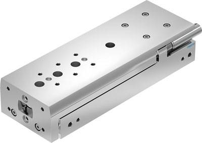 Ein silberner, rechteckiger Maschinenteil mit mehreren runden Öffnungen und Schrauben, geeignet für industrielle Anwendungen.