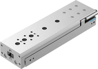 Silberfarbener, rechteckiger pneumatischer Schlitten mit mehreren Bohrungen für industrielle Automatisierungssysteme.