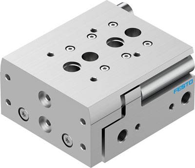 Silberner Pneumatikzylinder mit mehreren Bohrungen und Schraubenlöchern, Markenzeichen 'Festo'.