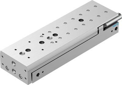 Ein rechteckiger, silberner pneumatischer Zylinder mit mehreren Befestigungsöffnungen, verwendet in Automatisierungstechnik.