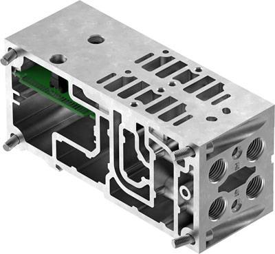 Ein komplexes metallisches Maschinenteil mit mehreren Öffnungen, Verschraubungen und einem grünen Innenbereich, vermutlich ein Ventilblock.