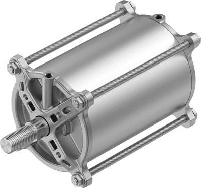Ein zylindrischer Pneumatikzylinder in silbernem Metall mit vier langen Schrauben zur Befestigung an den Seiten.
