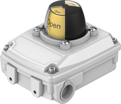 Ein grauer elektrischer Schalter mit einem gelben, halbkreisförmigen Griff, der mit 'Open' beschriftet ist, zeigt die geöffnete Position an.