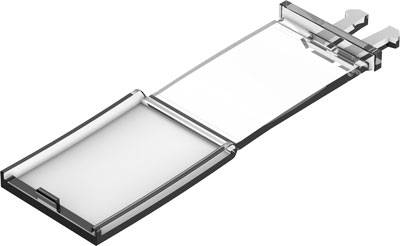 Ein transparenter Folienscharnier aus Plastik, geöffnet, zeigt Details der Konstruktion. Geeignet für leichte Verbindungen in Boxen.
