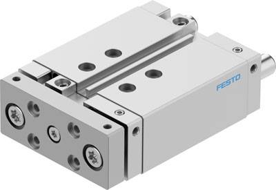 Pneumatischer Schlitten von Festo, kompakte Aluminiumkonstruktion mit mehreren Schrauben und Anschlussmöglichkeiten, seitliche Ansicht.