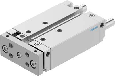 Industriezylinder aus Metall mit seitlichen Anschlüssen, verwendet in pneumatischen Systemen. Markierung zeigt 'Festo'.