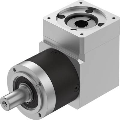 Getriebe, rechteckiges Gehäuse, zylindrischer Ausgabewelle. Industrielles Bauteil für mechanische Anwendungen und Maschinen.