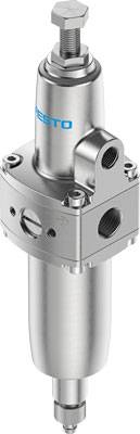 Zylinderförmiges Industriebauteil aus Metall mit Schraube an der Spitze und mehreren Anschlüssen. Verwendet für pneumatische Anwendungen.