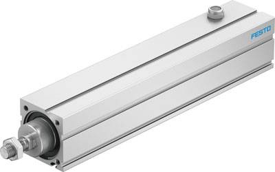 Silberner Pneumatikzylinder von Festo mit rechteckiger Form und befestigtem Kolben auf der linken Seite.