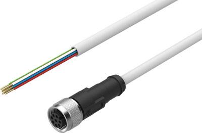 Ein weißes Kabel mit einer silbernen, runden Steckverbindung und vier freiliegenden Drähten in Grün, Blau, Rot und Gelb.