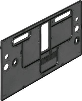 Schwarzes rechteckiges Kunststoffbauteil mit mehreren Öffnungen und Ausschnitten, wahrscheinlich eine Halteplatte oder Montageelement.